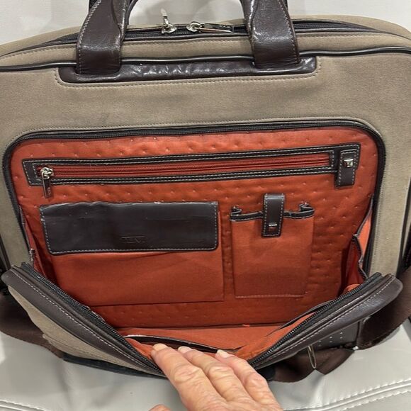 Tumi LXT rare Green and Brown Men's Bag - Picture 4 of 9